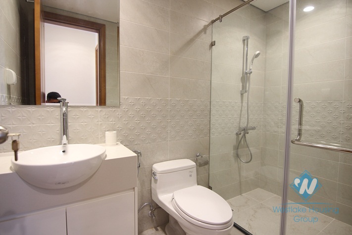 Four bedrooms apartment for rent in Vinhome Nguyen Chi Thanh, Dong Da district, Ha Noi